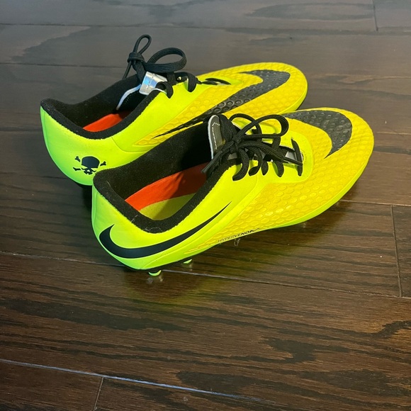 Nike cleats, size 4.5Y, New. - Picture 2 of 5